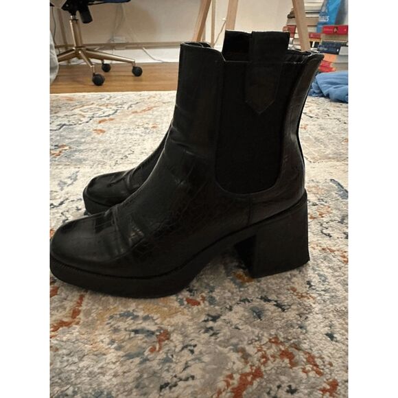 Nasty Gal Faux Croc Chelsea Boot - Picture 6 of 7